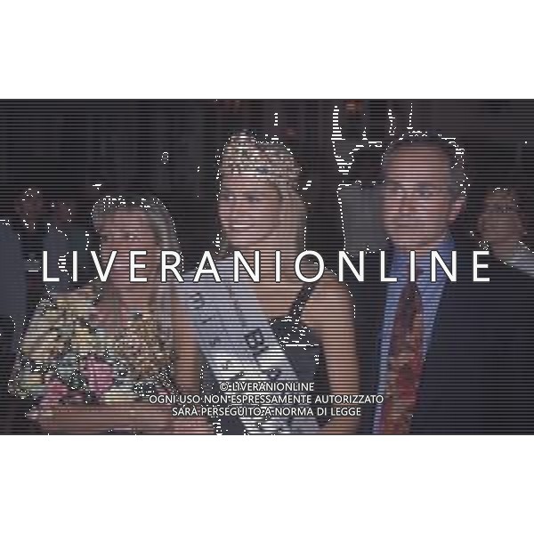 DIAP-RETROSPETTIVA ARIANNA DAVID MISS ITALIA NELLA FOTO ARIANNA DAVID MISS ITALIA NELL\'ANNO 1993 A SALSOMAGGIORE TERME CON I GENITORI AG ALDO LIVERANI SAS