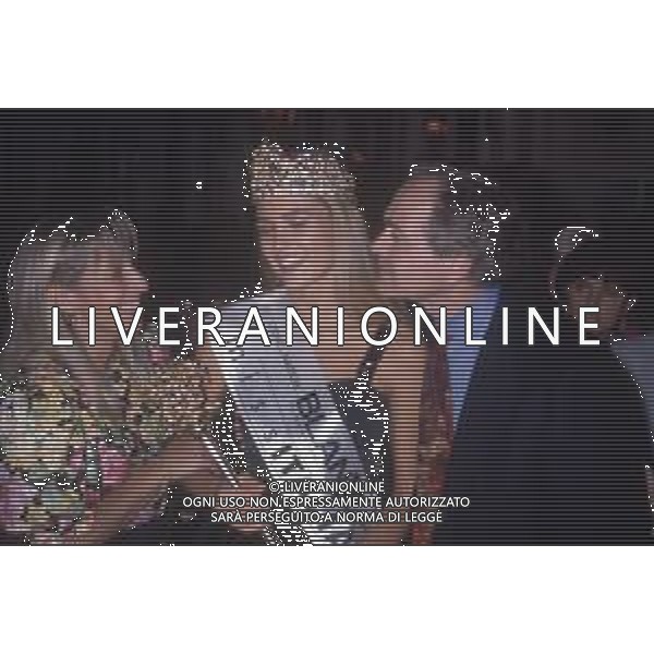 DIAP-RETROSPETTIVA ARIANNA DAVID MISS ITALIA NELLA FOTO ARIANNA DAVID MISS ITALIA NELL\'ANNO 1993 A SALSOMAGGIORE TERME CON I GENITORI AG ALDO LIVERANI SAS