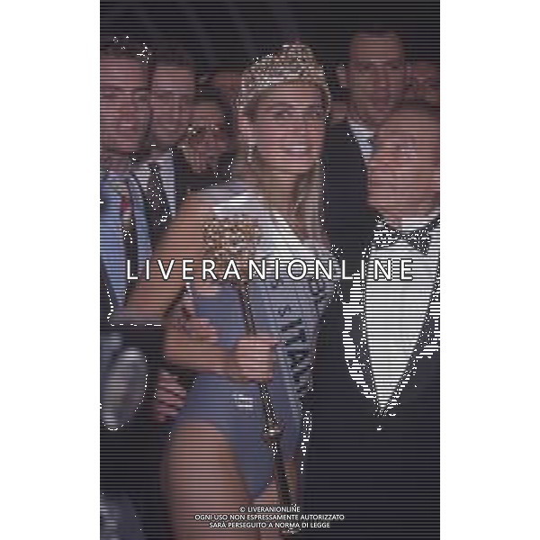 DIAP-RETROSPETTIVA ARIANNA DAVID MISS ITALIA NELLA FOTO ARIANNA DAVID MISS ITALIA NELL\'ANNO 1993 A SALSOMAGGIORE TERME CON ENZO MIRIGLIANI AG ALDO LIVERANI SAS