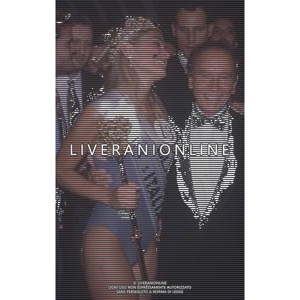 DIAP-RETROSPETTIVA ARIANNA DAVID MISS ITALIA NELLA FOTO ARIANNA DAVID MISS ITALIA NELL\'ANNO 1993 A SALSOMAGGIORE TERME CON ENZO MIRIGLIANI AG ALDO LIVERANI SAS