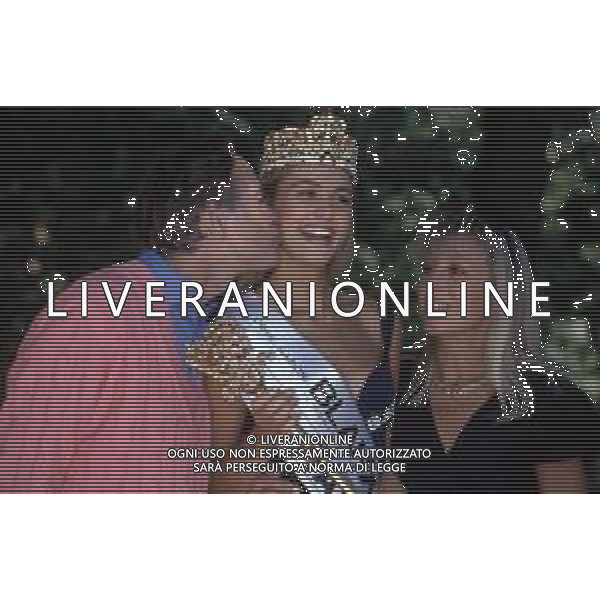 DIAP-RETROSPETTIVA ARIANNA DAVID MISS ITALIA NELLA FOTO ARIANNA DAVID MISS ITALIA NELL\'ANNO 1993 A SALSOMAGGIORE TERME CON I GENITORI AG ALDO LIVERANI SAS