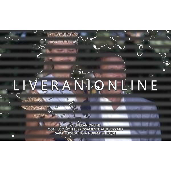 DIAP-RETROSPETTIVA ARIANNA DAVID MISS ITALIA NELLA FOTO ARIANNA DAVID MISS ITALIA NELL\'ANNO 1993 A SALSOMAGGIORE TERME CON ENZO MIRIGLIANI AG ALDO LIVERANI SAS