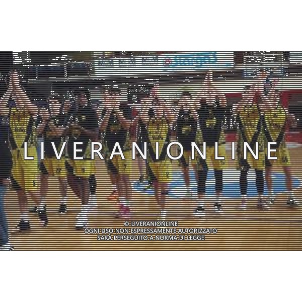 IMOLA 29 10 2025 VIRTUS IMOLA BASKET-CONSULTINVEST LORETO PESARO SERIE B1 93-85 NELLA FOTO VIRTUS IMOLA DOPO LA PARTITA FOTO GIANNI SANNA-AG ALDO LIVERANI SAS