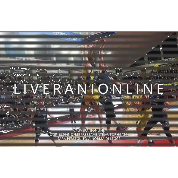 IMOLA 29 10 2025 VIRTUS IMOLA BASKET-CONSULTINVEST LORETO PESARO SERIE B1 93-85 NELLA FOTO SCHIACCIATA DI LORENZO POLLINI VIRTUS IMOLA FOTO GIANNI SANNA-AG ALDO LIVERANI SAS