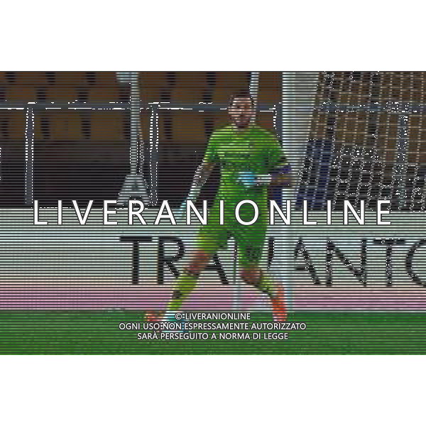 TVEM October 28, 2025 Lecce, Italy - US Lecce vs SSC Napoli - Italian soccer serie A 2025/26 - Via Del Mare Stadium. In the pic: Wladimiro Falcone of US Lecce foto emmanuele mastrodonato-ag aldo liverani sas