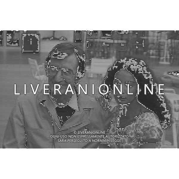 NEG-RETROSPETTIVA CARLO LIZZANI REGISTA NELLA FOTO CARLO LIZZANI REGISTA A CANNES NELL\'ANNO 1983 CON BEATRICE ROMANO AG ALDO LIVERANI SAS 