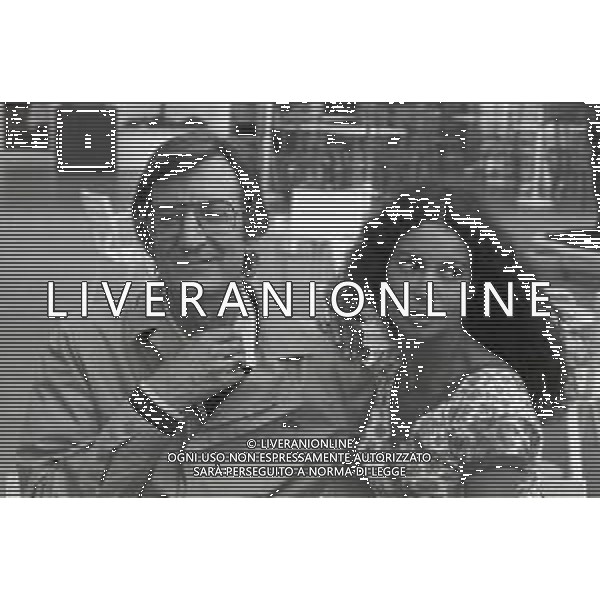 NEG-RETROSPETTIVA CARLO LIZZANI REGISTA NELLA FOTO CARLO LIZZANI REGISTA A CANNES NELL\'ANNO 1983 CON BEATRICE ROMANO AG ALDO LIVERANI SAS  