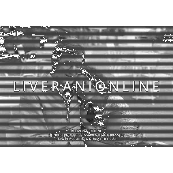 NEG-RETROSPETTIVA CARLO LIZZANI REGISTA NELLA FOTO CARLO LIZZANI REGISTA A CANNES NELL\'ANNO 1983 CON BEATRICE ROMANO AG ALDO LIVERANI SAS  