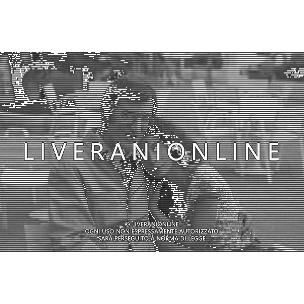 NEG-RETROSPETTIVA CARLO LIZZANI REGISTA NELLA FOTO CARLO LIZZANI REGISTA A CANNES NELL\'ANNO 1983 CON BEATRICE ROMANO AG ALDO LIVERANI SAS  