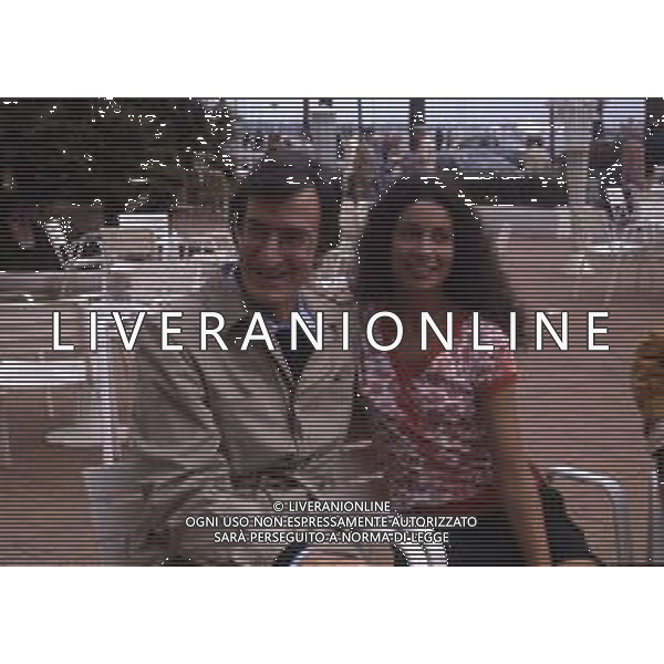 DIAP-RETROSPETTIVA CARLO LIZZANI REGISTA NELLA FOTO CARLO LIZZANI REGISTA A CANNES NELL\'ANNO 1983 CON BEATRICE ROMANO AG ALDO LIVERANI SAS  