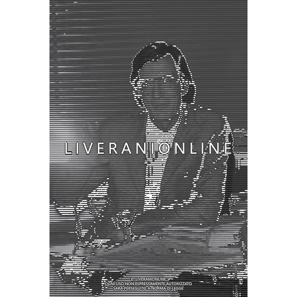 NEG-RETROSPETTIVA CARLO LIZZANI REGISTA NELLA FOTO CARLO LIZZANI REGISTA A MILANO IN TERRAZZA MARTINI PRESENTA IL FILM “ FONTAMARA“ NELL\'ANNO 1980 AG ALDO LIVERANI SAS  