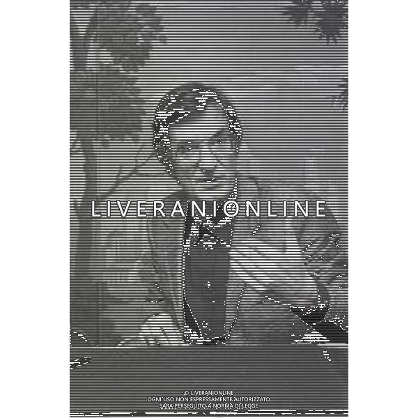 NEG-RETROSPETTIVA CARLO LIZZANI REGISTA NELLA FOTO CARLO LIZZANI REGISTA A MILANO IN TERRAZZA MARTINI PRESENTA IL FILM “ FONTAMARA“ NELL\'ANNO 1980 AG ALDO LIVERANI SAS  