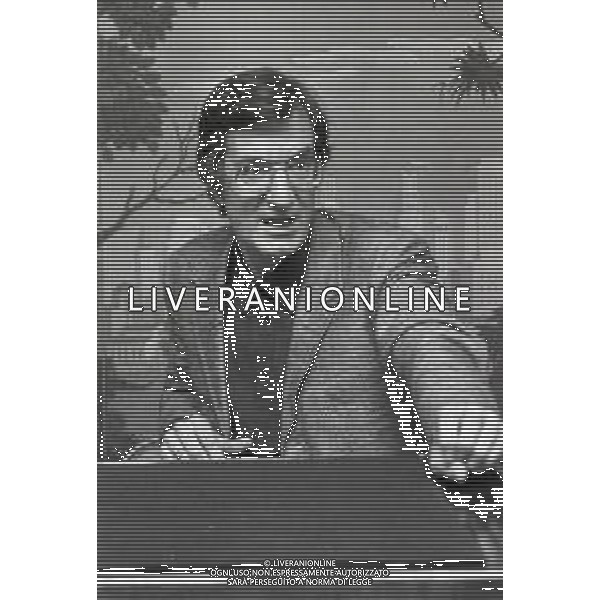 NEG-RETROSPETTIVA CARLO LIZZANI REGISTA NELLA FOTO CARLO LIZZANI REGISTA A MILANO IN TERRAZZA MARTINI PRESENTA IL FILM “ FONTAMARA“ NELL\'ANNO 1980 AG ALDO LIVERANI SAS  