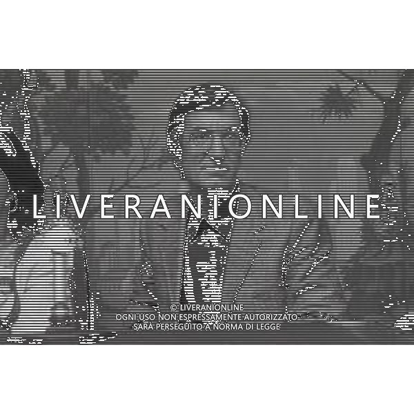NEG-RETROSPETTIVA CARLO LIZZANI REGISTA NELLA FOTO CARLO LIZZANI REGISTA A MILANO IN TERRAZZA MARTINI PRESENTA IL FILM “ FONTAMARA“ NELL\'ANNO 1980 AG ALDO LIVERANI SAS  