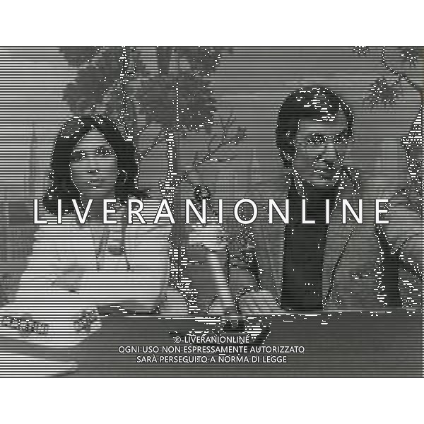 NEG-RETROSPETTIVA CARLO LIZZANI REGISTA NELLA FOTO CARLO LIZZANI REGISTA A MILANO IN TERRAZZA MARTINI PRESENTA IL FILM “ FONTAMARA“ NELL\'ANNO 1980 AG ALDO LIVERANI SAS  