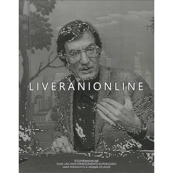 NEG-RETROSPETTIVA CARLO LIZZANI REGISTA NELLA FOTO CARLO LIZZANI REGISTA A MILANO IN TERRAZZA MARTINI PRESENTA IL FILM “ FONTAMARA“ NELL\'ANNO 1980 AG ALDO LIVERANI SAS  