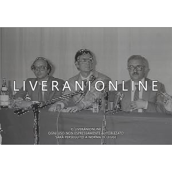 NEG-RETROSPETTIVA CARLO LIZZANI REGISTA NELLA FOTO CARLO LIZZANI REGISTA A VENEZIA NELL\'ANNO 1981 CON GIUSEPPE GALASSO PRESIDENTE DELLA BIENNALE DI VENEZIA AG ALDO LIVERANI SAS 