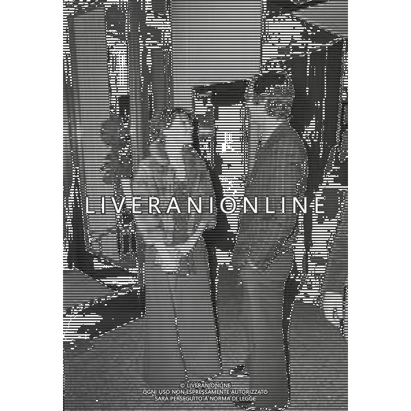 NEG-RETROSPETTIVA CARLO LIZZANI REGISTA NELLA FOTO CARLO LIZZANI REGISTA A MILANO IN TERRAZZA MARTINI NELL\'ANNO 1974 AG ALDO LIVERANI SAS 