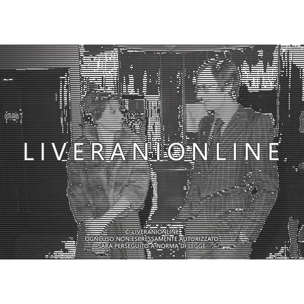 NEG-RETROSPETTIVA CARLO LIZZANI REGISTA NELLA FOTO CARLO LIZZANI REGISTA A MILANO IN TERRAZZA MARTINI NELL\'ANNO 1974 AG ALDO LIVERANI SAS 