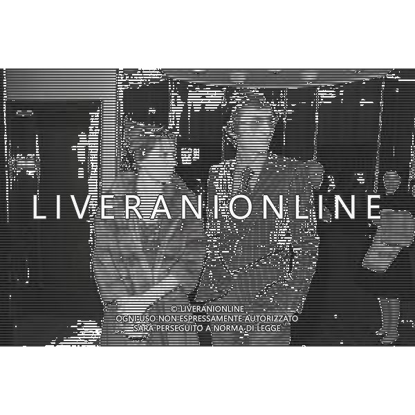 NEG-RETROSPETTIVA CARLO LIZZANI REGISTA NELLA FOTO CARLO LIZZANI REGISTA A MILANO IN TERRAZZA MARTINI NELL\'ANNO 1974 AG ALDO LIVERANI SAS 