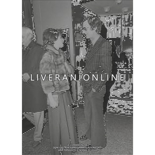 NEG-RETROSPETTIVA CARLO LIZZANI REGISTA NELLA FOTO CARLO LIZZANI REGISTA A MILANO IN TERRAZZA MARTINI NELL\'ANNO 1974 AG ALDO LIVERANI SAS 