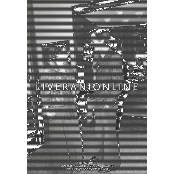 NEG-RETROSPETTIVA CARLO LIZZANI REGISTA NELLA FOTO CARLO LIZZANI REGISTA A MILANO IN TERRAZZA MARTINI NELL\'ANNO 1974 AG ALDO LIVERANI SAS 