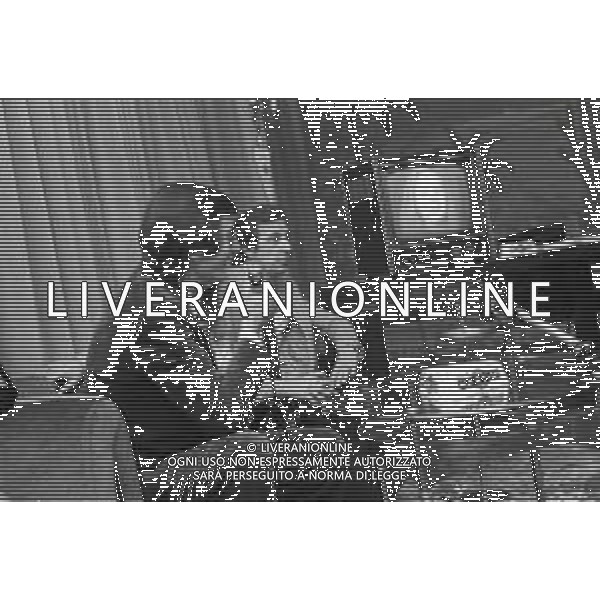 NEG-RETROSPETTIVA CARLO LIZZANI REGISTA NELLA FOTO CARLO LIZZANI REGISTA A MILANO IN TERRAZZA MARTINI NELL\'ANNO 1974 AG ALDO LIVERANI SAS 