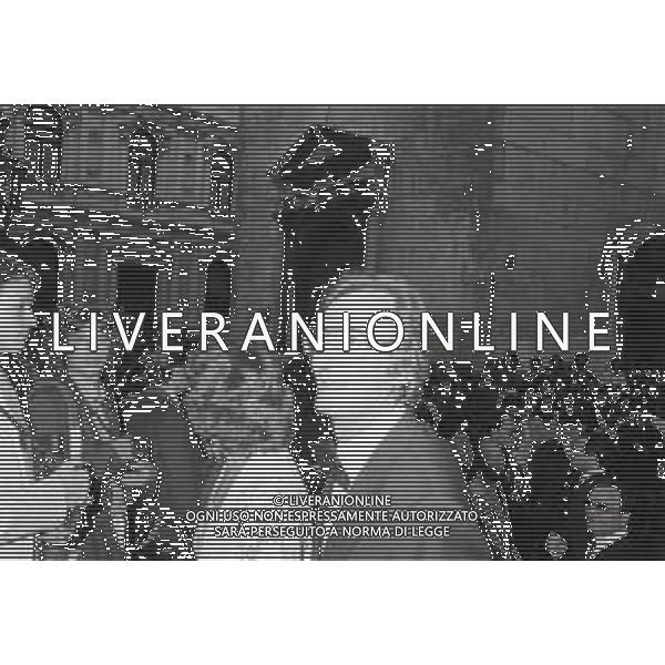 NEG-RETROSPETTIVA CARLO LIZZANI REGISTA NELLA FOTO CARLO LIZZANI REGISTA NELL\'ANNO 1983 CON LA MOGLIE AG ALDO LIVERANI SAS