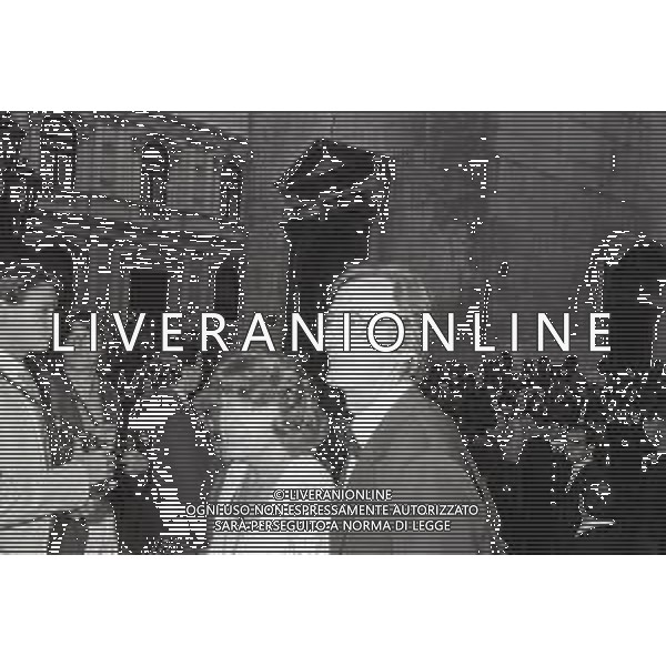 NEG-RETROSPETTIVA CARLO LIZZANI REGISTA NELLA FOTO CARLO LIZZANI REGISTA NELL\'ANNO 1983 CON LA MOGLIE AG ALDO LIVERANI SAS