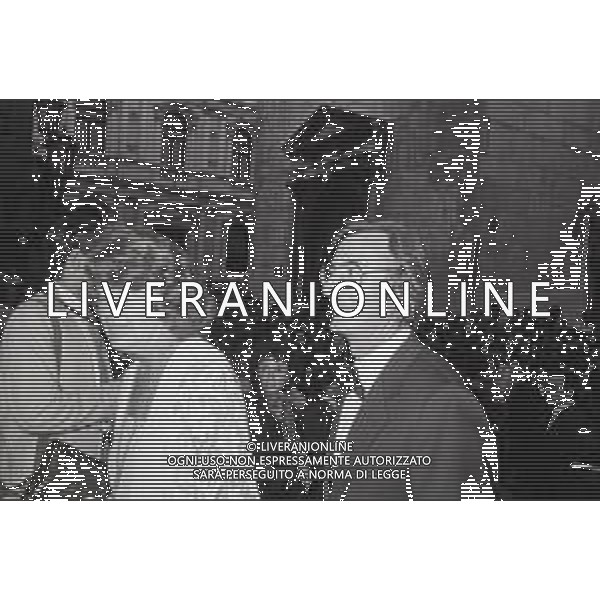 NEG-RETROSPETTIVA CARLO LIZZANI REGISTA NELLA FOTO CARLO LIZZANI REGISTA NELL\'ANNO 1983 CON LA MOGLIE AG ALDO LIVERANI SAS
