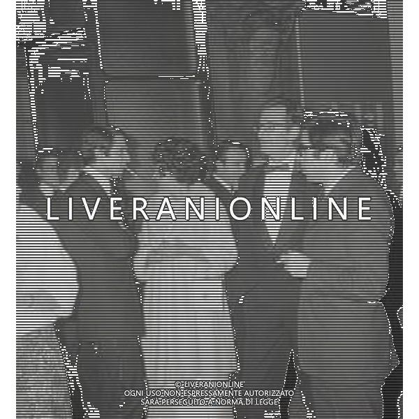 NEG-RETROSPETTIVA CARLO LIZZANI REGISTA NELLA FOTO CARLO LIZZANI REGISTA ALLA PRIMA DEL FILM “ BANDITI A MILANO “NELL\'ANNO 1968 AG ALDO LIVERANI SAS