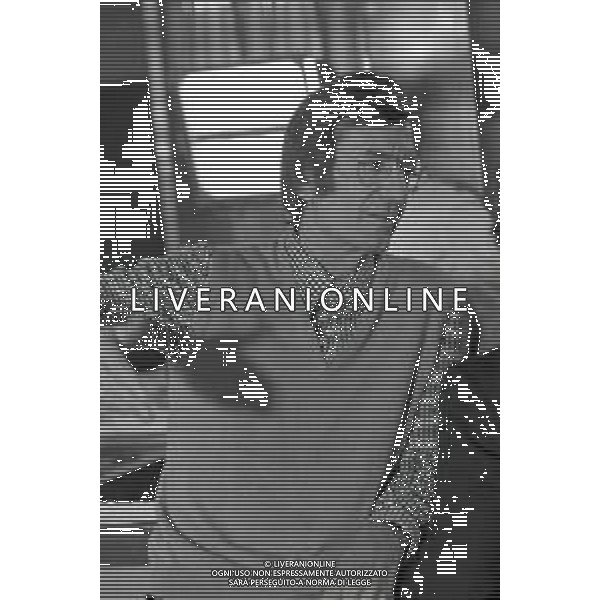 NEG-RETROSPETTIVA CARLO LIZZANI REGISTA NELLA FOTO CARLO LIZZANI REGISTA A MILANO IN NELL\'ANNO 1976 DURANTE LE RIPRESE DEL FILM“ SAN BABILA ORE 20 : DELITTO INUTILE “ AG ALDO LIVERANI SAS 