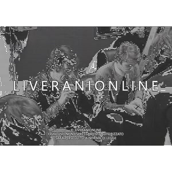 NEG-RETROSPETTIVA CARLO LIZZANI REGISTA NELLA FOTO CARLO LIZZANI REGISTA A MILANO IN NELL\'ANNO 1976 DURANTE LE RIPRESE DEL FILM“ SAN BABILA ORE 20 : DELITTO INUTILE “ AG ALDO LIVERANI SAS 