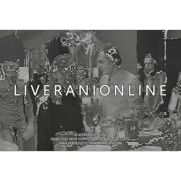 NEG-RETROSPETTIVA CARLO LIZZANI REGISTA NELLA FOTO CARLO LIZZANI REGISTA A MILANO IN NELL\'ANNO 1976 DURANTE LE RIPRESE DEL FILM“ SAN BABILA ORE 20 : DELITTO INUTILE “ AG ALDO LIVERANI SAS 