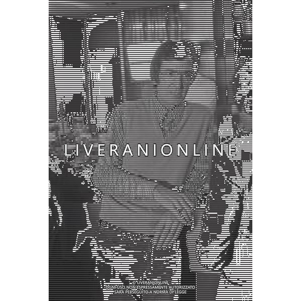 NEG-RETROSPETTIVA CARLO LIZZANI REGISTA NELLA FOTO CARLO LIZZANI REGISTA A MILANO IN NELL\'ANNO 1976 DURANTE LE RIPRESE DEL FILM“ SAN BABILA ORE 20 : DELITTO INUTILE “ AG ALDO LIVERANI SAS 