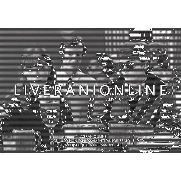 NEG-RETROSPETTIVA CARLO LIZZANI REGISTA NELLA FOTO CARLO LIZZANI REGISTA A MILANO IN NELL\'ANNO 1976 DURANTE LE RIPRESE DEL FILM“ SAN BABILA ORE 20 : DELITTO INUTILE “ AG ALDO LIVERANI SAS 