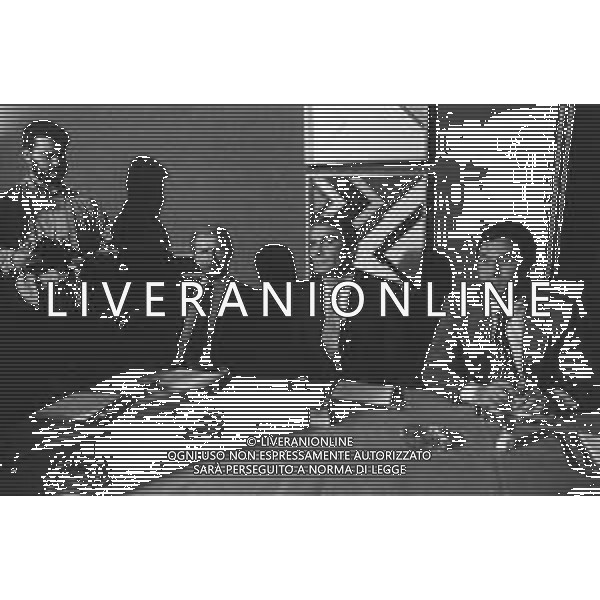 NEG- RETROSPETTIVA GIOVANNI TRAPATTONI ALLENATORE INTER NELLA FOTO GIOVANNI TRAPATTONI CON IL PRESIDENTE ERNESTO PELLEGRINI ALLA SUA PRESENTAZIONE COME NUOVO ALLENATORE INTER CALCIO NELL’ANNO 1986 AG ALDO LIVERANI SAS