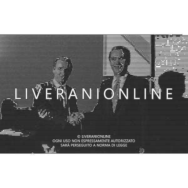 NEG- RETROSPETTIVA GIOVANNI TRAPATTONI ALLENATORE INTER NELLA FOTO GIOVANNI TRAPATTONI CON IL PRESIDENTE ERNESTO PELLEGRINI ALLA SUA PRESENTAZIONE COME NUOVO ALLENATORE INTER CALCIO NELL’ANNO 1986 AG ALDO LIVERANI SAS