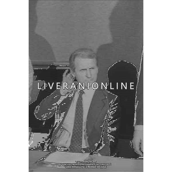 NEG- RETROSPETTIVA GIOVANNI TRAPATTONI ALLENATORE INTER NELLA FOTO GIOVANNI TRAPATTONI CON IL PRESIDENTE ERNESTO PELLEGRINI ALLA SUA PRESENTAZIONE COME NUOVO ALLENATORE INTER CALCIO NELL’ANNO 1986 AG ALDO LIVERANI SAS