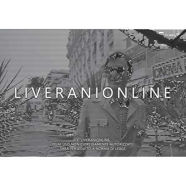 NEG-RETROSPETTIVA CARLO LIZZANI REGISTA NELLA FOTO CARLO LIZZANI REGISTA A CANNES NELL\'ANNO 1981 AG ALDO LIVERANI SAS 