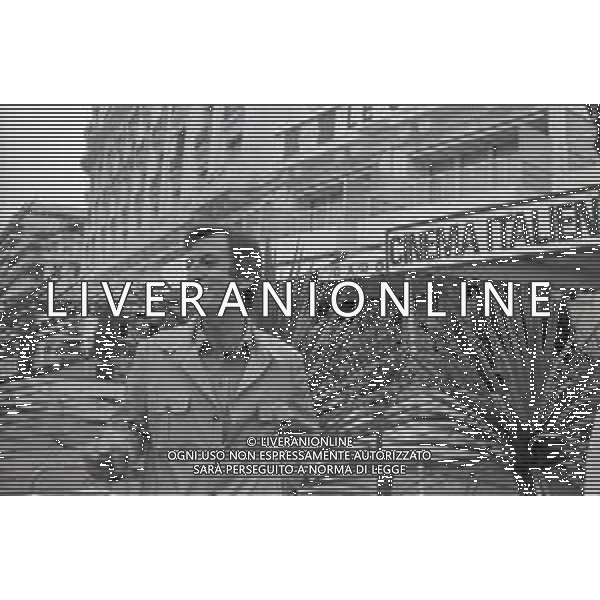 NEG-RETROSPETTIVA CARLO LIZZANI REGISTA NELLA FOTO CARLO LIZZANI REGISTA A CANNES NELL\'ANNO 1981 AG ALDO LIVERANI SAS 