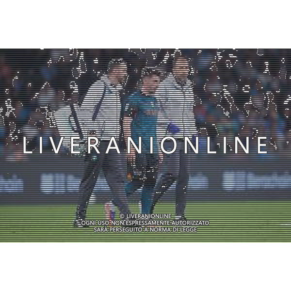 TVPM Napoli, Como Nella Foto: infortunio Billy Clifford Gilmour Foto Mosca, Ag.Liverani- AGENZIA ALDO LIVERANI SAS -TVPM Napoli - Como Campionato calcio Serie A 01.11.2025