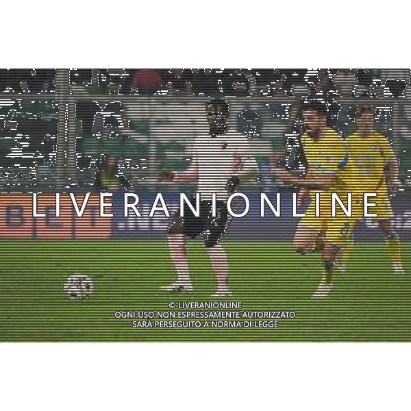 Palermo, Italy, 1 November 2025. Renzo Barbera Stadium, Palermo vs Pescara, match valid for the 2025/2026 Serie B championship. In the photo: Claudio Gomes (Palermo FC) and Fabrizio Caligara (Pescara) ©Federico Serra - AGENZIA ALDO LIVERANI SAS