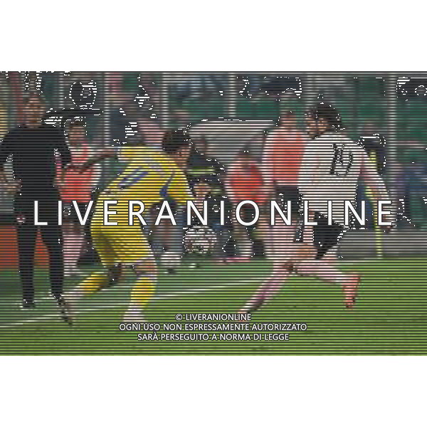 Palermo, Italy, 1 November 2025. Renzo Barbera Stadium, Palermo vs Pescara, match valid for the 2025/2026 Serie B championship. In the photo: Bartosz Bereszynski (Palermo FC) and Gianmarco Cangiano (Pescara) ©Federico Serra - AGENZIA ALDO LIVERANI SAS