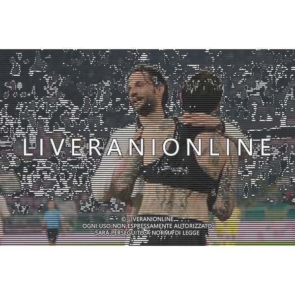 Palermo, Italia, 1 novembre 2025. Stadio Renzo Barbera, Palermo vs Pescara, match valido per il campionato di Serie B 2025/2026. Nella foto: Esultanza Matteo Brunori (Palermo FC) e Bartosz Bereszynski (Palermo FC) ©Federico Serra - AGENZIA ALDO LIVERANI SAS