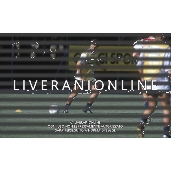 DIAP-RETROSPETTIVA ROBERTO RAMBAUDI CALCIATORE NELLA FOTO ROBERTO RAMBAUDI CON LA MAGLIA DELL\'ATALANTA CALCIO NELL\'ANNO 1992 AG ALDO LIVERANI SAS