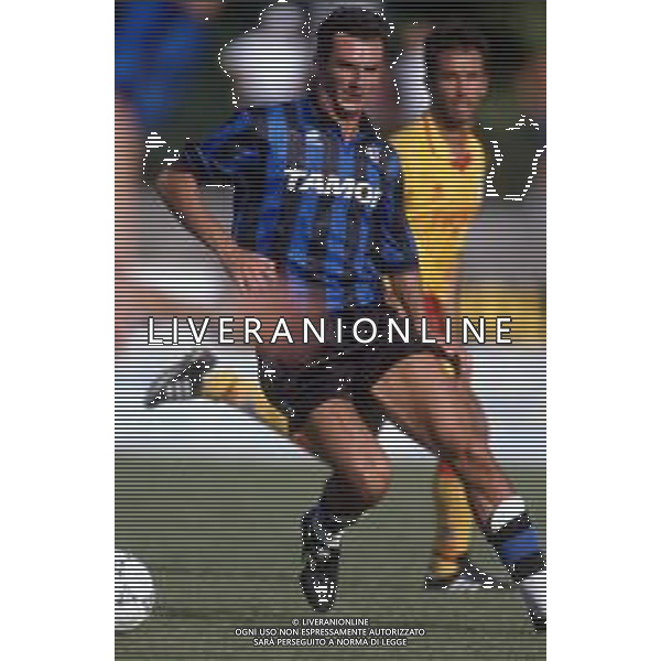 DIAP-RETROSPETTIVA ROBERTO RAMBAUDI CALCIATORE NELLA FOTO ROBERTO RAMBAUDI CON LA MAGLIA DELL\'ATALANTA CALCIO NELL\'ANNO 1992 AG ALDO LIVERANI SAS