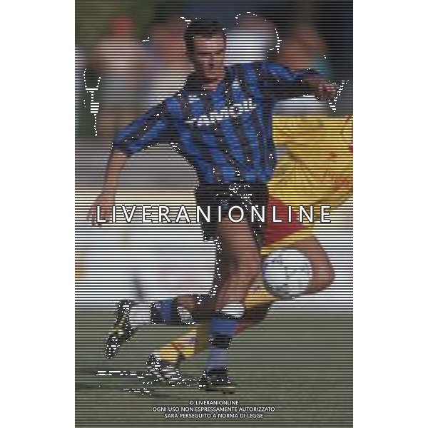 DIAP-RETROSPETTIVA ROBERTO RAMBAUDI CALCIATORE NELLA FOTO ROBERTO RAMBAUDI CON LA MAGLIA DELL\'ATALANTA CALCIO NELL\'ANNO 1992 AG ALDO LIVERANI SAS
