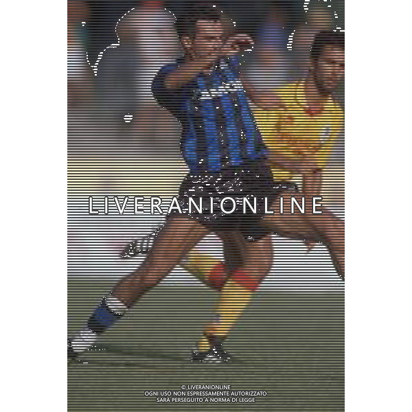 DIAP-RETROSPETTIVA ROBERTO RAMBAUDI CALCIATORE NELLA FOTO ROBERTO RAMBAUDI CON LA MAGLIA DELL\'ATALANTA CALCIO NELL\'ANNO 1992 AG ALDO LIVERANI SAS
