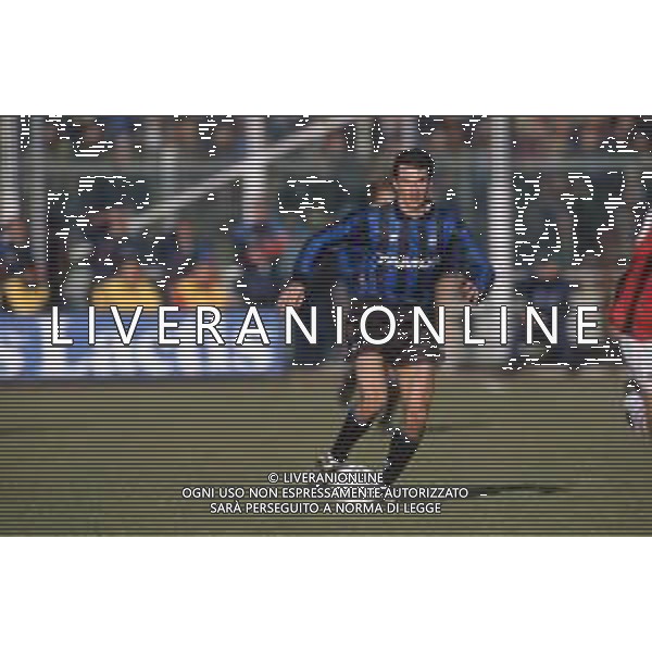 DIAP-RETROSPETTIVA ROBERTO RAMBAUDI CALCIATORE NELLA FOTO ROBERTO RAMBAUDI CON LA MAGLIA DELL\'ATALANTA CALCIO NELL\'ANNO 1992 AG ALDO LIVERANI SAS